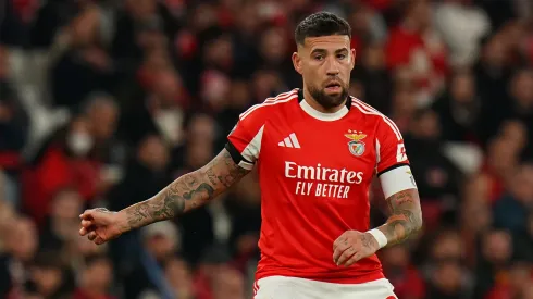 Nicolas Otamendi do SL Benfica em ação durante a partida MD6 da Fase MD6 da Liga dos Campeões da UEFA 2025/26 entre SL Benfica e SSC Napoli no Estádio da Luz em 10 de dezembro de 2025 em Lisboa, Portugal. (Foto de Gualter Fatia/Getty Images)