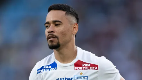 Yago Pikachu jogador do Fortaleza durante partida contra o Fluminense no estadio Maracana pelo campeonato Brasileiro A 2025. Foto: Jorge Rodrigues/AGIF