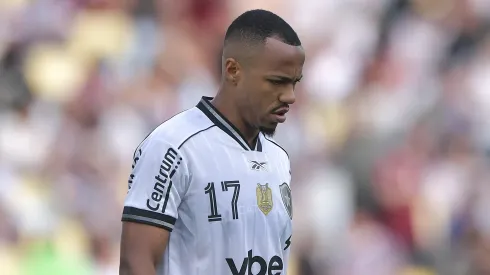 Marlon Freitas durante confronto entre Fluminense x Botafogo no Brasileirão de 2025.