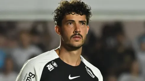 Gustavo Henrique durante confronto entre Santos x Corinthians no Brasileirão de 2025.