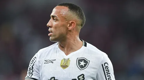 Marçal durante confronto contra o Flamengo no Brasileirão de 2025.