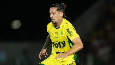 Chico da Costa durante confronto entre Mirassol e Bahia no Brasileirão de 2025.