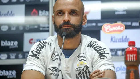 Thaciano, meia do Santos. Foto: Reinaldo Campos/AGIF