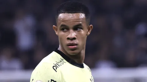 Pedrinho durante confronto entre Corinthians x Botafogo no Brasileirão de 2023.