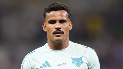 Kaiki Bruno jogador do Cruzeiro durante aquecimento antes da partida contra o Internacional no estadio Mineirao pelo campeonato Brasileiro A 2025. Foto: Gilson Lobo/AGIF