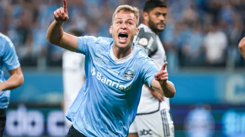 Ronald, ex-Grêmio, acertou com Fortaleza. Foto: Maxi Franzoi/AGIF