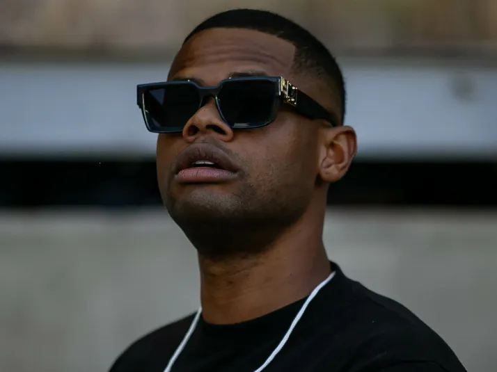 Júnior Santos participa de 'pelada' e diretor do Atlético-MG promete punição severa