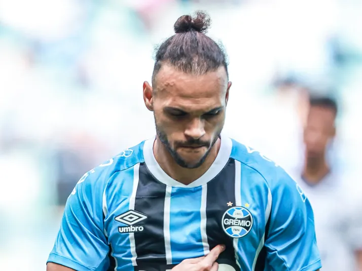 Braithwaite lamenta exposição de cobrança da dívida do Grêmio