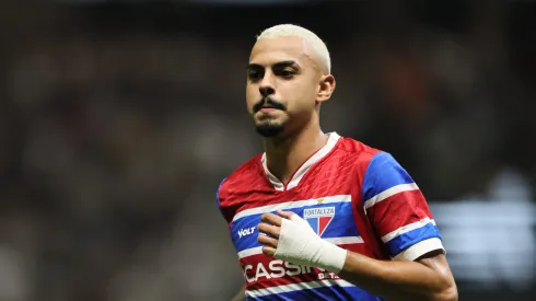 Pierre jogador do Fortaleza durante partida contra o Atletico-MG no estadio Arena MRV pelo campeonato Brasileiro A 2025. Foto: Gilson Lobo/AGIF