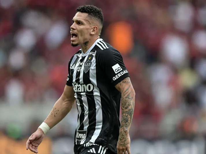 Paulinho, ex-Atlético-MG, sofre pressão no Palmeiras