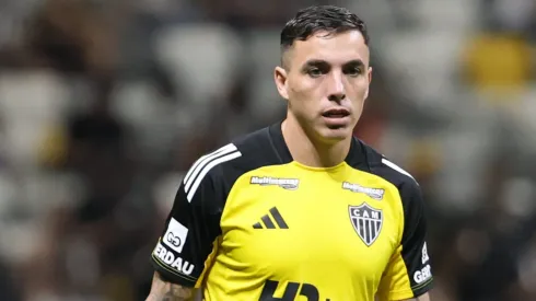 Saravia jogador do Atletico-MG durante aquecimento antes da partida contra o Cruzeiro no estadio Arena MRV pelo campeonato Brasileiro A 2025. Foto: Gilson Lobo/AGIF