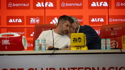 Pezzolano, técnico do Internacional, e Abel Braga, diretor técnico do Colador, em entrevista coletiva (Imagem: Filipe Maciel / Internacional)