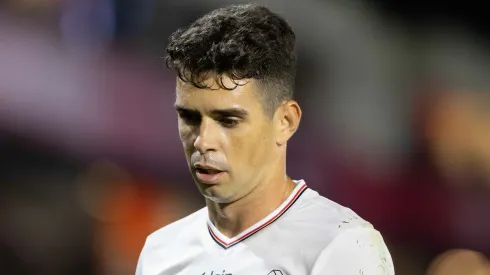 Oscar negocia rescisão com o São Paulo.