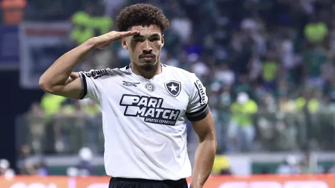 Adryelson jogador do Botafogo comemora seu gol durante partida contra o Palmeiras no estadio Arena Allianz Parque pelo campeonato Brasileiro A 2024. Foto: Marcello Zambrana/AGIF