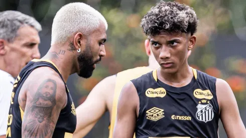 Robinho Jr e Gabigol durante treino no CT Rei Pelé. Foto: Raul Baretta/ Santos FC