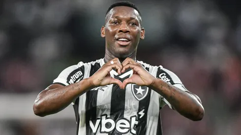 Patrick de Paula em campo pelo Botafogo. Foto: Thiago Ribeiro/AGIF