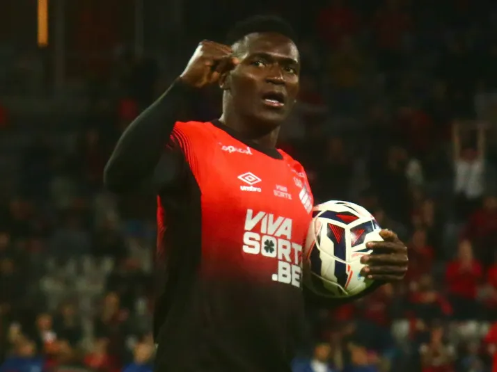 Viveros comenta expectativa para estreia na Série A