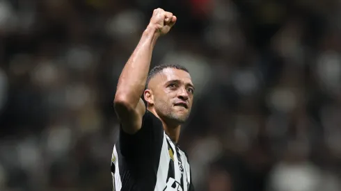 Vitor Hugo jogador do Atletico-MG comemora seu gol durante partida contra o Fortaleza no estadio Arena MRV pelo campeonato Brasileiro A 2025. Foto: Gilson Lobo/AGIF