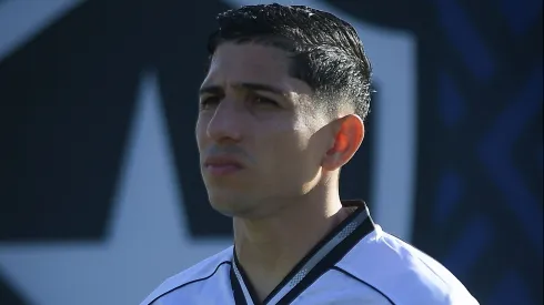 Savarino durante confronto contra o Vitória no Brasileirão de 2025.