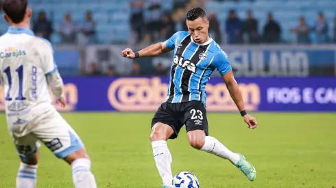 Marlon, lateral do Grêmio. Foto: Maxi Franzoi/AGIF