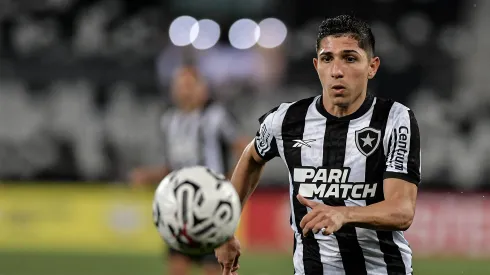 Savarino jogador do Botafogo durante partida contra o Aurora no estadio Engenhao pelo campeonato Copa Libertadores 2024.
