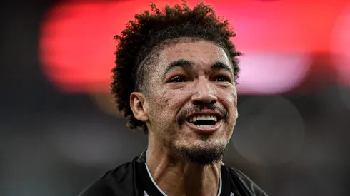 Adryelson Jogador do Botafogo comemora vitoria ao final da partida contra o Flamengo no estadio Maracana pelo campeonato BRASILEIRO A 2023.