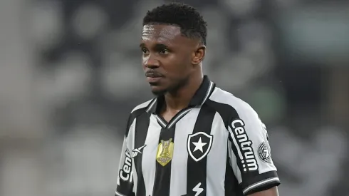 Jeffinho durante confronto contra o Sport no Brasileirão de 2025.