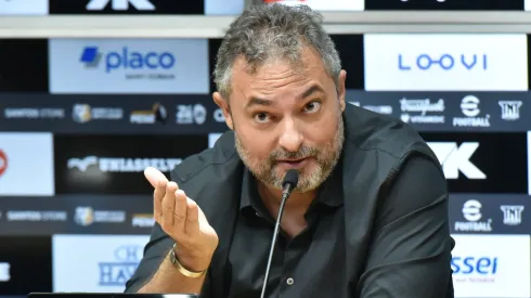 Coletiva de imprensa do novo Diretor Executivo de Futebol do Santos FC, Alexandre Mattos. Foto: Jota Erre/AGIF