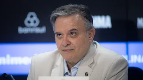 O dirigente Antonio Dutra Jr fala aos jornalistas durante apresentacao oficial de Luis Castro como tercnico do Gremio em coletiva de imprensa realizada no Arena do Gremio. Foto: Maxi Franzoi/AGIF