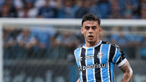 Carballo com a camisa do Grêmio