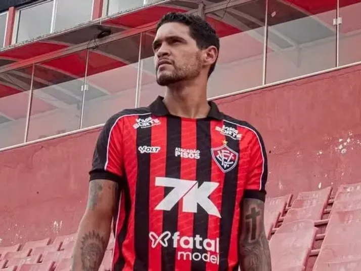 Vitória anuncia contratação do zagueiro Piccieli