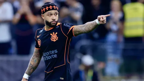 Memphis Depay em ação pelo Corinthians. Foto: AGIF