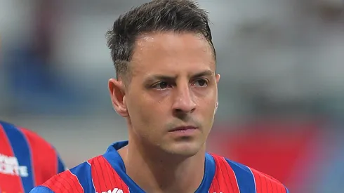 Santiago Arias durante confronto entre Bahia e Sport no Brasileirão de 2025.