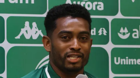 Marcos Vinícius em apresentação pela Chapecoense. Foto: Divulgação/Chapecoense
