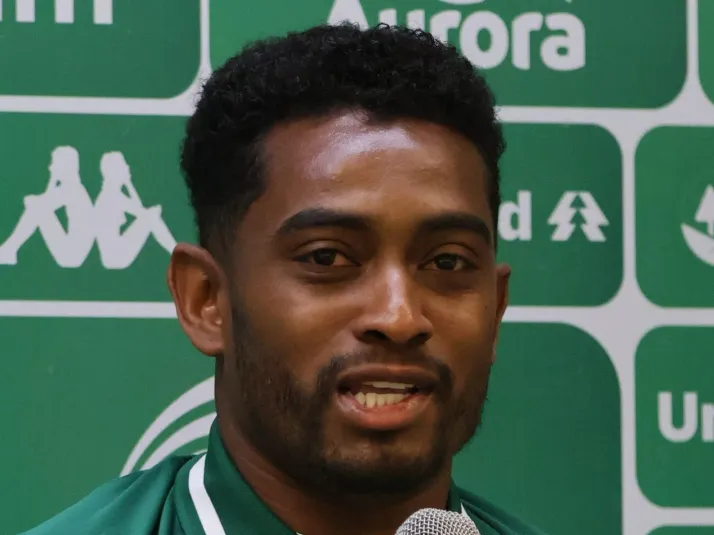 Marcos Vinícius chega à Chapecoense e vira peça-chave