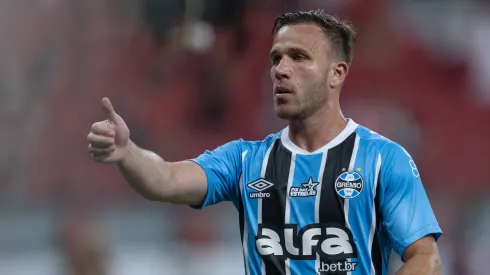 Arthur jogador do Gremio durante partida contra o Internacional no estadio Beira-Rio pelo campeonato Brasileiro A 2025.