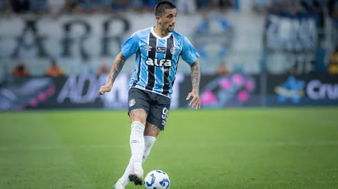 Cristian Olivera jogador do Gremio durante partida contra o Cruzeiro no estadio Arena do Gremio pelo campeonato Brasileiro A 2025. Foto: Maxi Franzoi/AGIF
