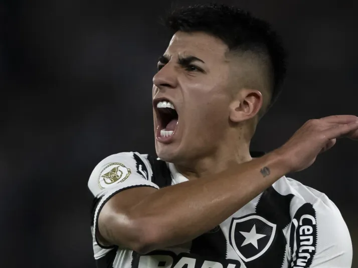 Ex-Botafogo, Almada é colocado no mercado