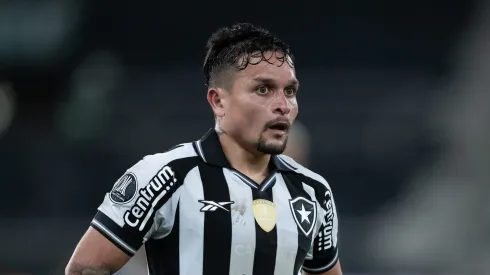 Artur deve seguir no Botafogo