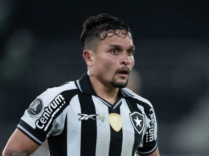 Artur recebe proposta, mas deve ficar no Botafogo