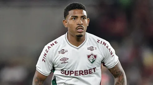 John Kennedy durante confronto contra o Flamengo no Campeonato Brasileiro de 2025.