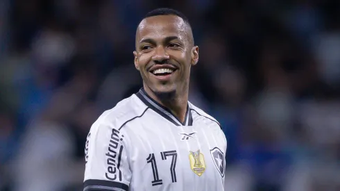Marlon Freitas jogador do Botafogo durante partida contra o Gremio no estadio Arena do Gremio pelo campeonato Brasileiro A 2025. Foto: Maxi Franzoi/AGIF