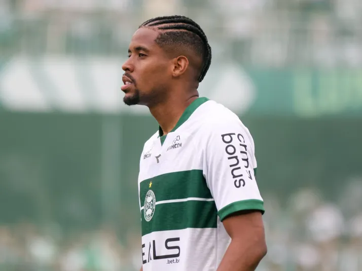 Coritiba recebe proposta do Sport por Iury Castilho