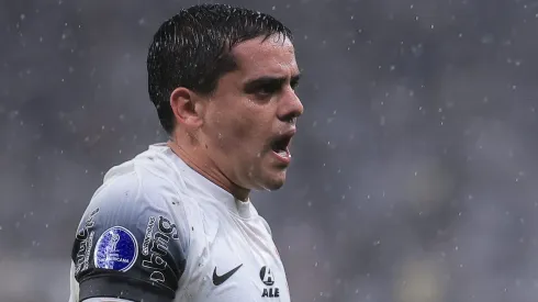 Fagner em campo pelo Corinthians. Foto: Ettore Chiereguini/AGIF