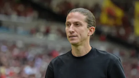Filipe Luís técnico do Flamengo durante partida contra o Grêmio no estádio Maracanã pelo campeonato Brasileiro A 2025. Foto: Thiago Ribeiro/AGIF