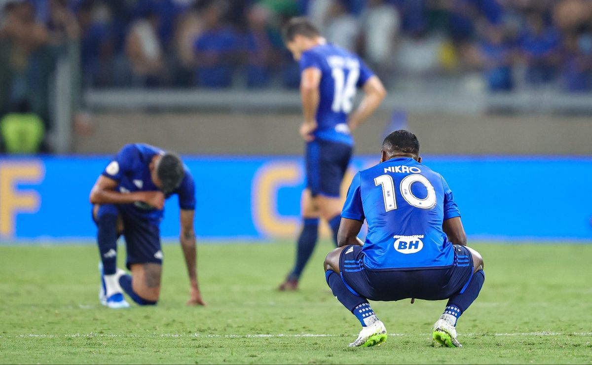 Temporada para esquecer: Cruzeiro alcança PIOR marca na história por conta do baixo desempenho apresentado no Campeonato Brasileiro