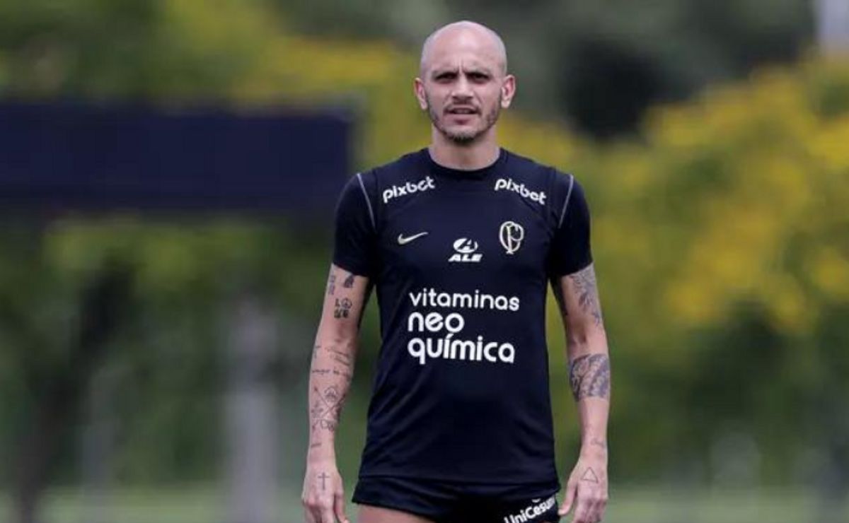 Fábio Santos faz revelação sobre rendimento do Corinthians: 