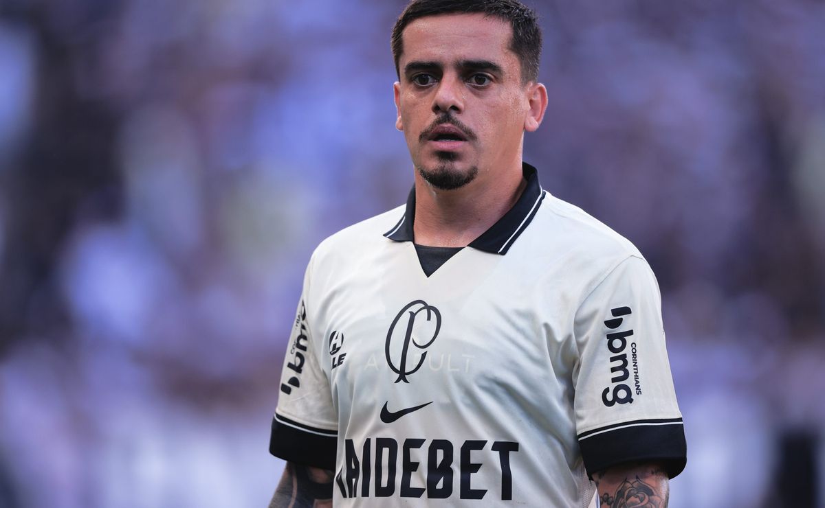 Fagner é expulso em amistoso do Corinthians e gera repercussão na web