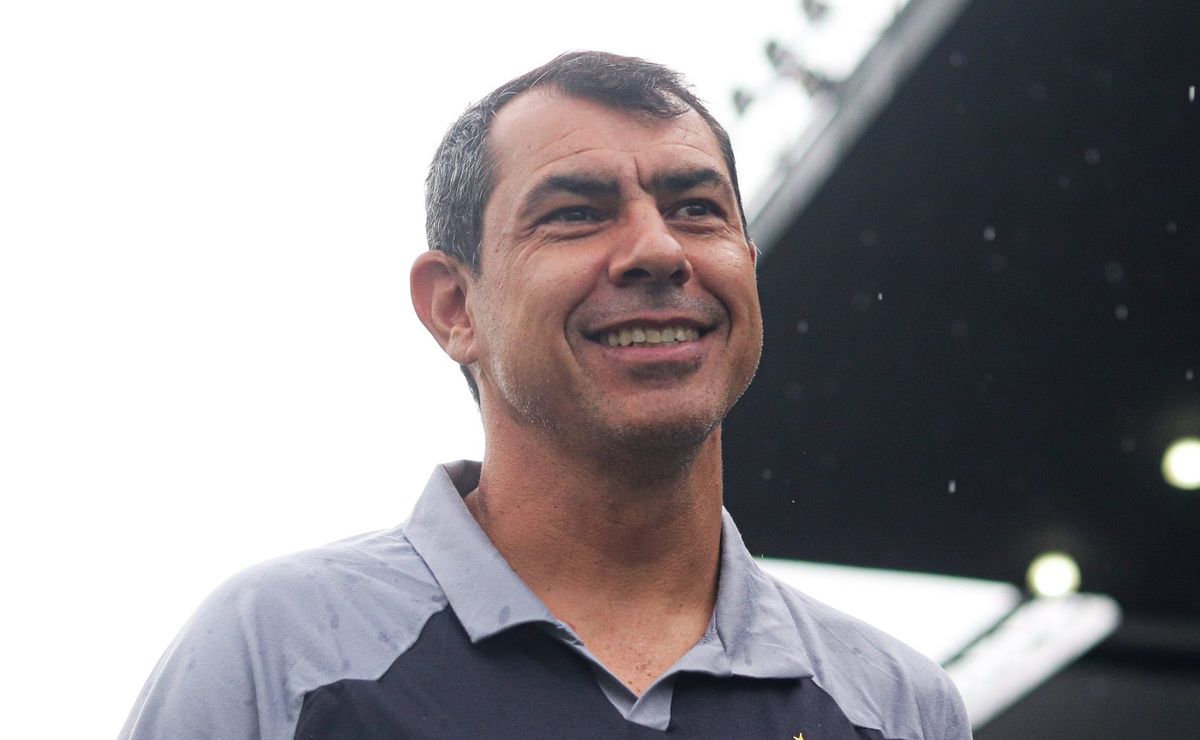 Santos fica pronto para anunciar nova contratação aprovada por Fábio Carille