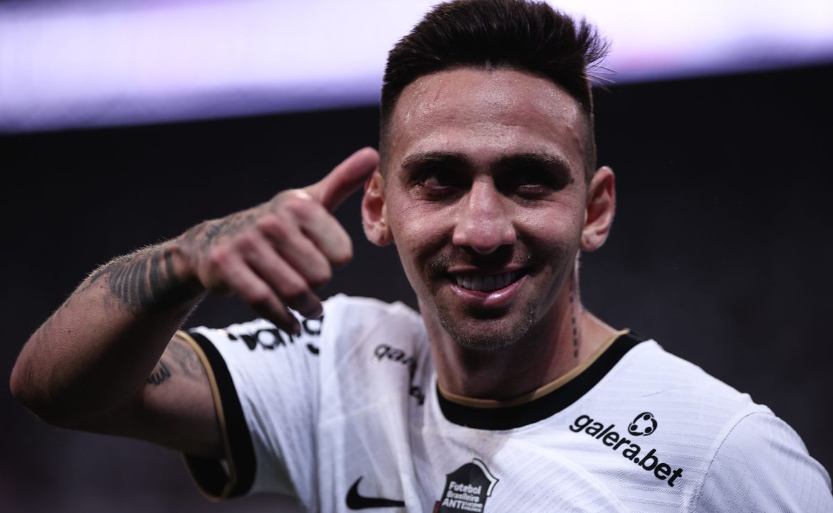 Corinthians quer contratar Alex Santana e avalia troca por Gustavo Mosquito; Cuca nega saída de meia do Athletico